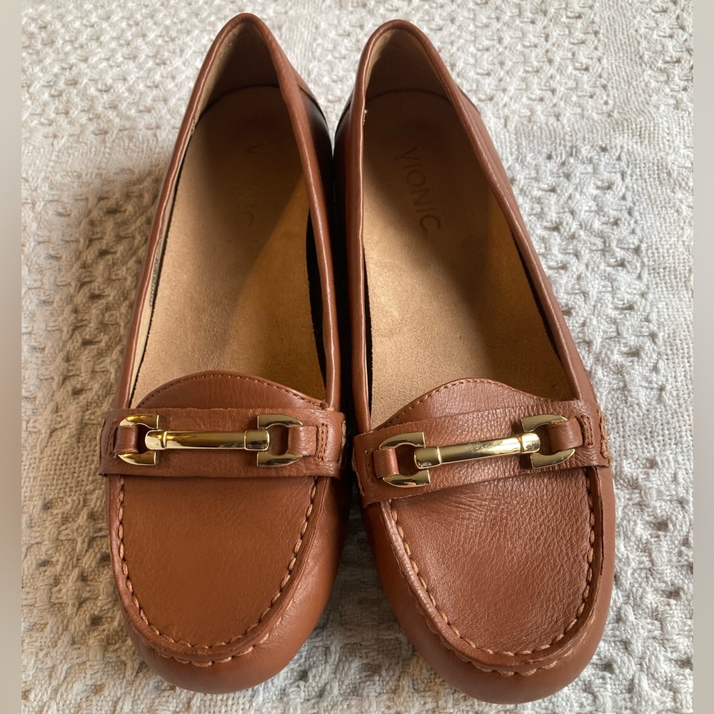 Vionic Kenya Brown Leather Slip On Loafer Gold Metal Horse Bit Size 7.5 EU 38.5